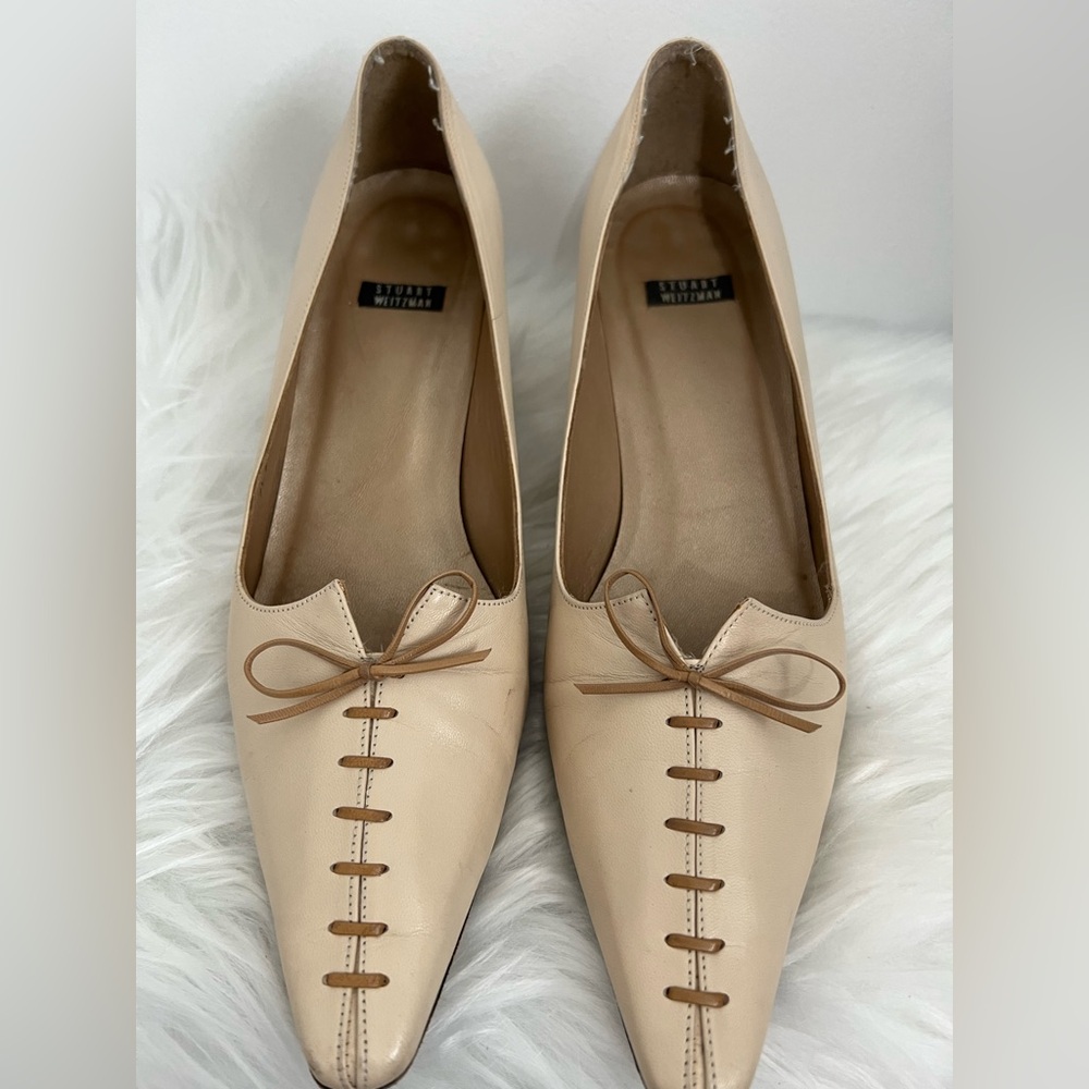Stuart Weitzman Beige Pointed-Toe Leather Flats with Bow